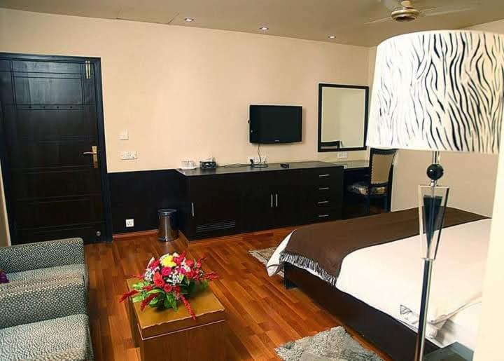 Hira Guest House Karachi Eksteriør billede