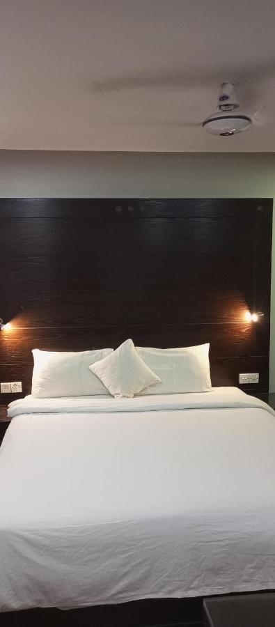 Hira Guest House Karachi Eksteriør billede