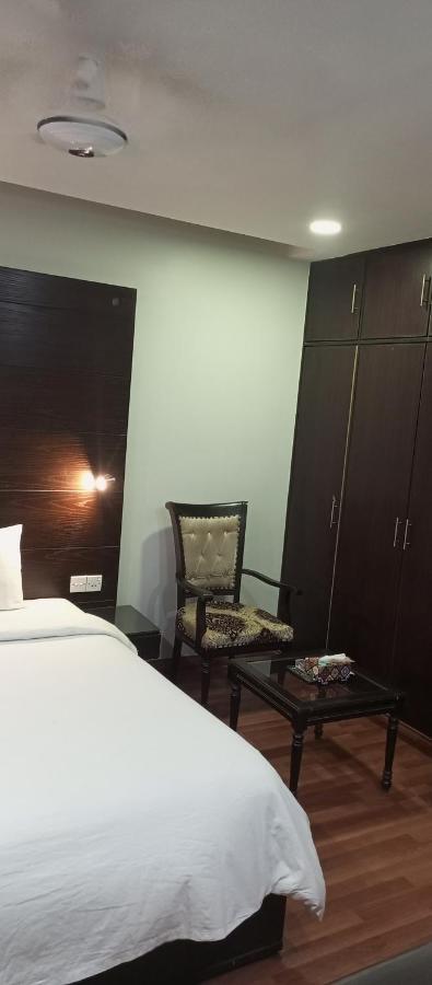 Hira Guest House Karachi Eksteriør billede