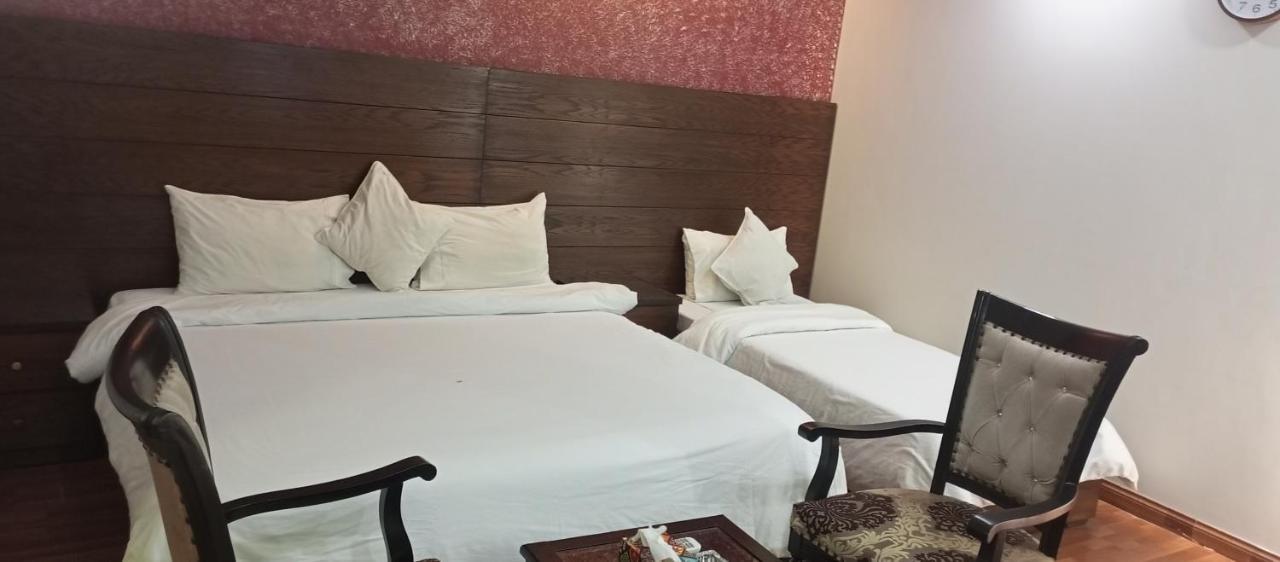 Hira Guest House Karachi Eksteriør billede