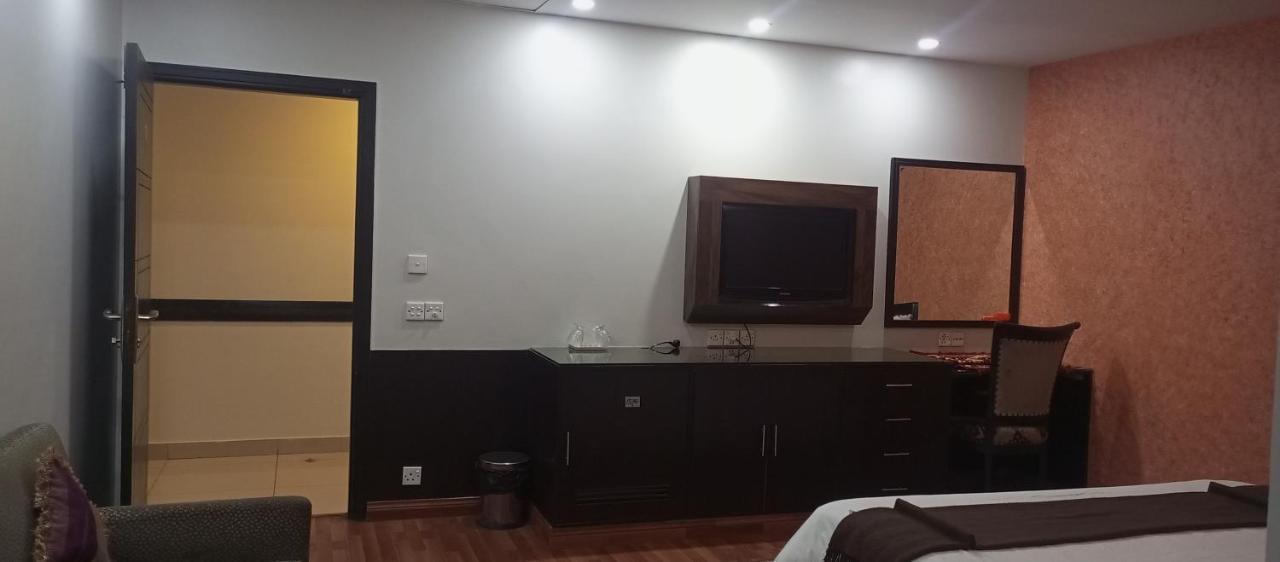 Hira Guest House Karachi Eksteriør billede