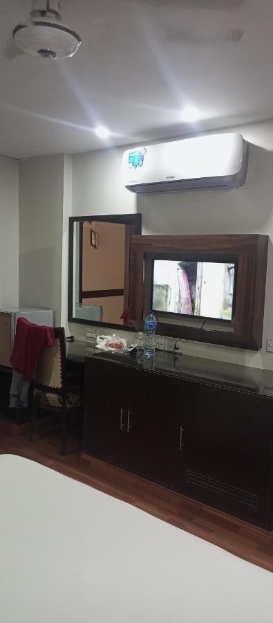 Hira Guest House Karachi Eksteriør billede